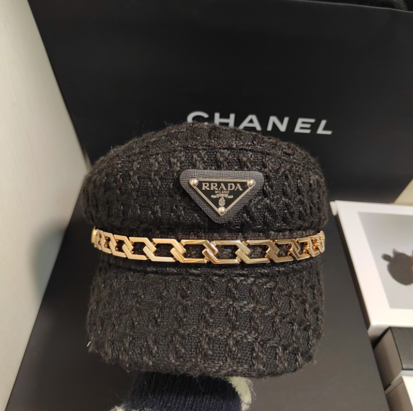 PRADA TRIANGLE CHAIN KNIT CAP– 1:1 HIGH END