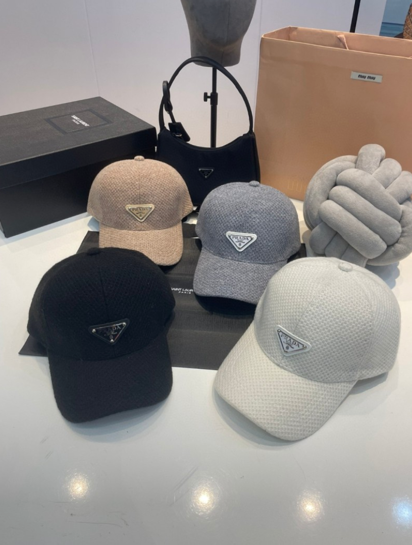 PRADA TEXTURED KNIT TRIANGLE LOGO CAP – 1:1 HIGH END