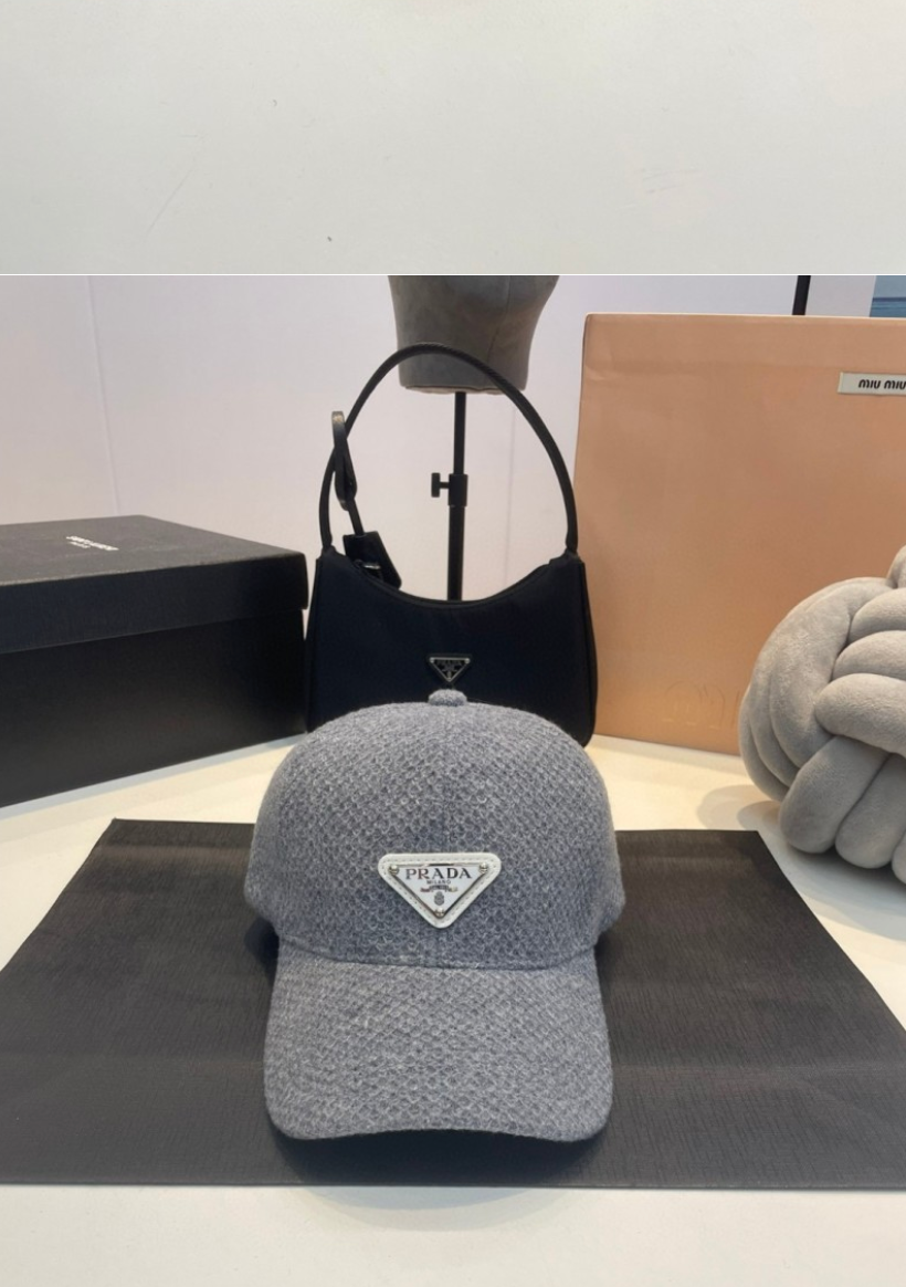 PRADA TEXTURED KNIT TRIANGLE LOGO CAP – 1:1 HIGH END