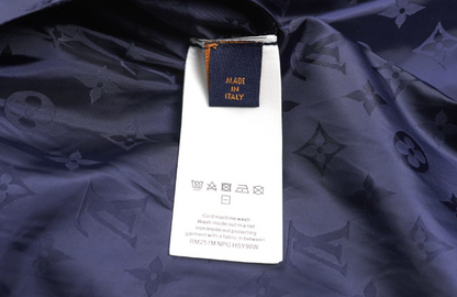 LOUIS VUITTON 26FW DOUBLE-SIDED BLEND LOGO BADGE SWEATSHIRT – NAVY BLUE – HIGH END