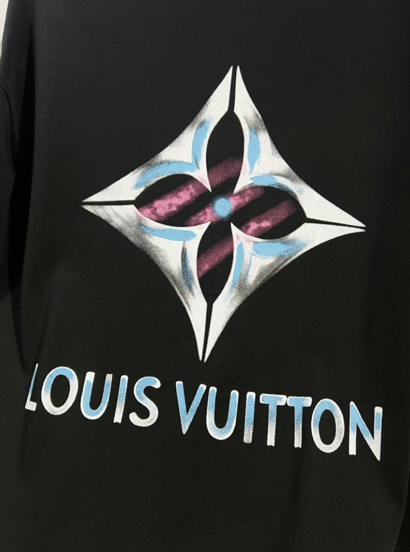 LOUIS VUITTON LV 2026FW GRAFFITI MONOGRAM FLOWER LONG SLEEVE T-SHIRT– 1:1 HIGH END