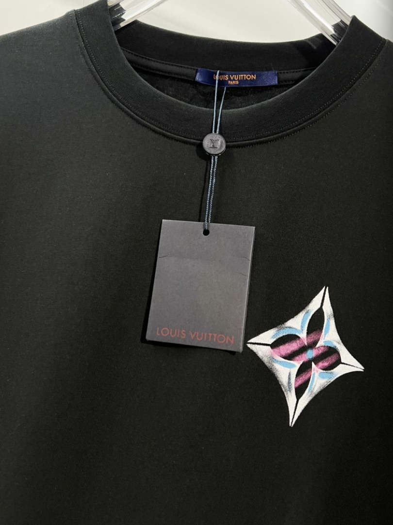 LOUIS VUITTON LV 2026FW GRAFFITI MONOGRAM FLOWER LONG SLEEVE T-SHIRT– 1:1 HIGH END