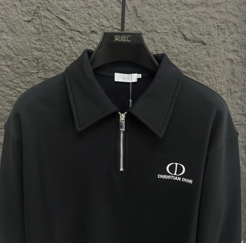 DIOR 2026FW CD MINIMALIST EMBROIDERED HALF-ZIP POLO SWEATER – 1:1 HIGH END