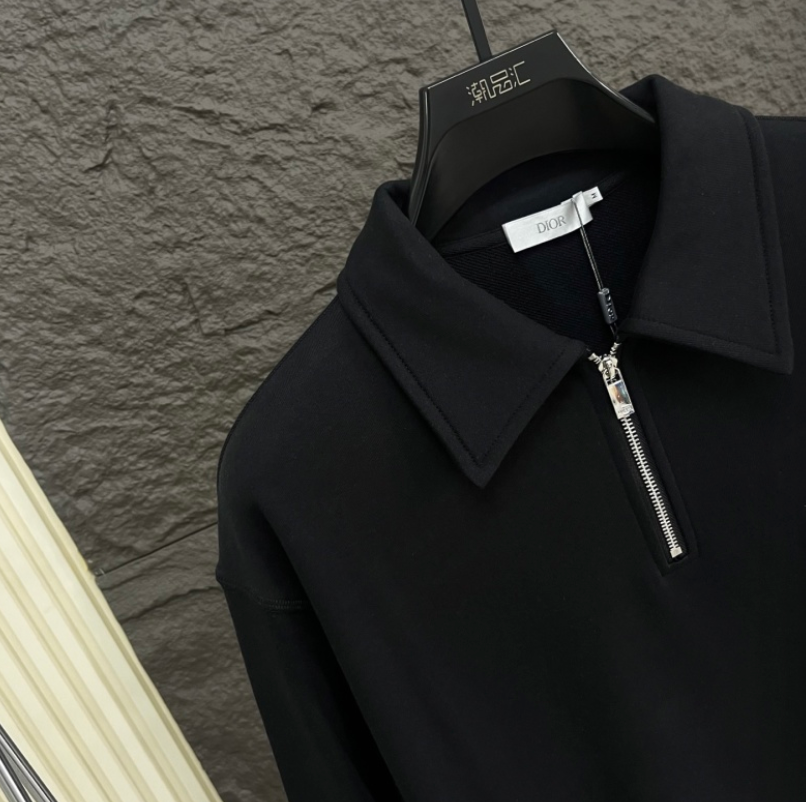 DIOR 2026FW CD MINIMALIST EMBROIDERED HALF-ZIP POLO SWEATER – 1:1 HIGH END
