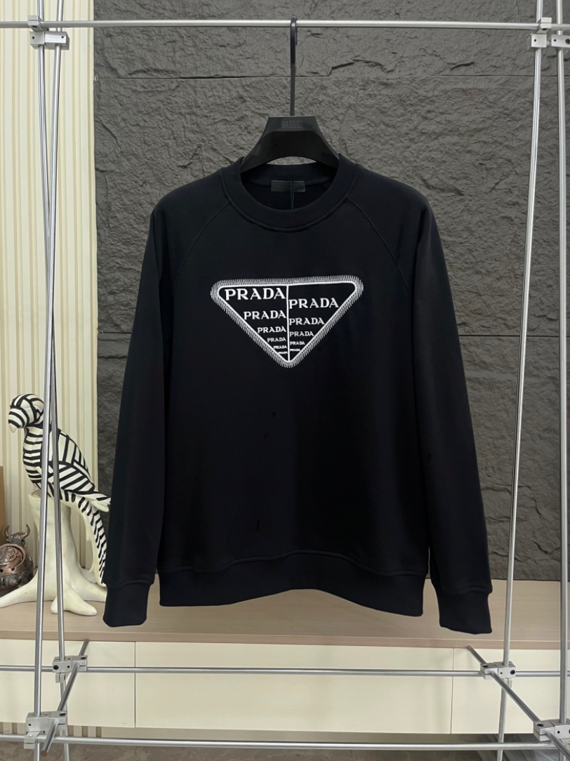 PRADA 2026FW MULTI-TRIANGLE LOGO EMBROIDERED CREWNECK SWEATSHIR – 1:1 HIGH END