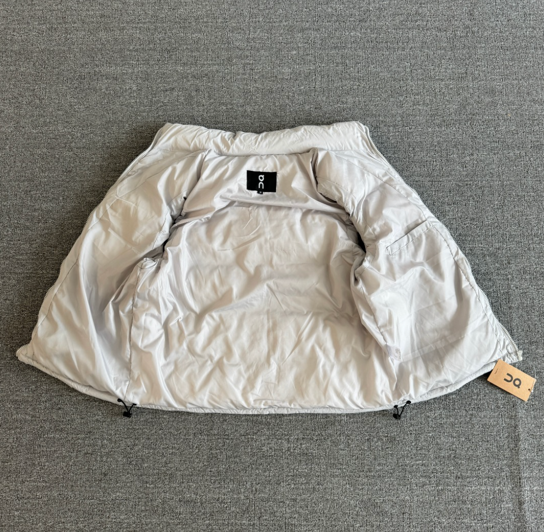 ON RUNNING RUNNING STAND COLLAR VEST – 1:1 HIGH END