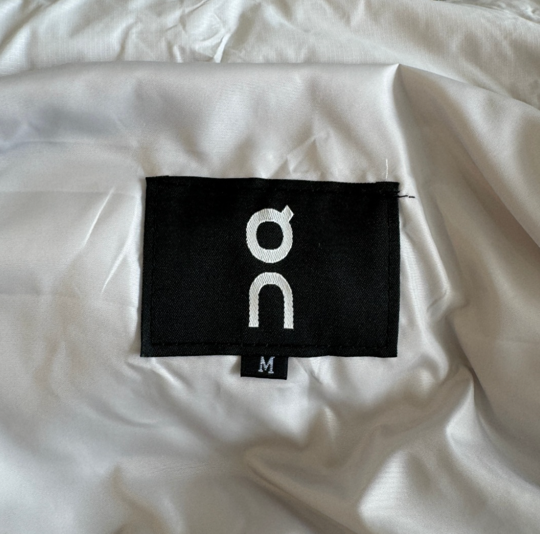 ON RUNNING RUNNING STAND COLLAR VEST – 1:1 HIGH END
