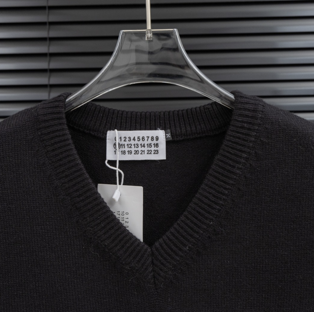MAISON MARGIELA MM6 NUMERIC V-NECK KNIT SWEATER VEST – 1:1 HIGH END
