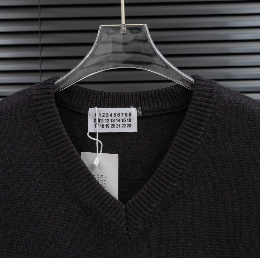 MAISON MARGIELA MM6 NUMERIC V-NECK KNIT SWEATER VEST – 1:1 HIGH END