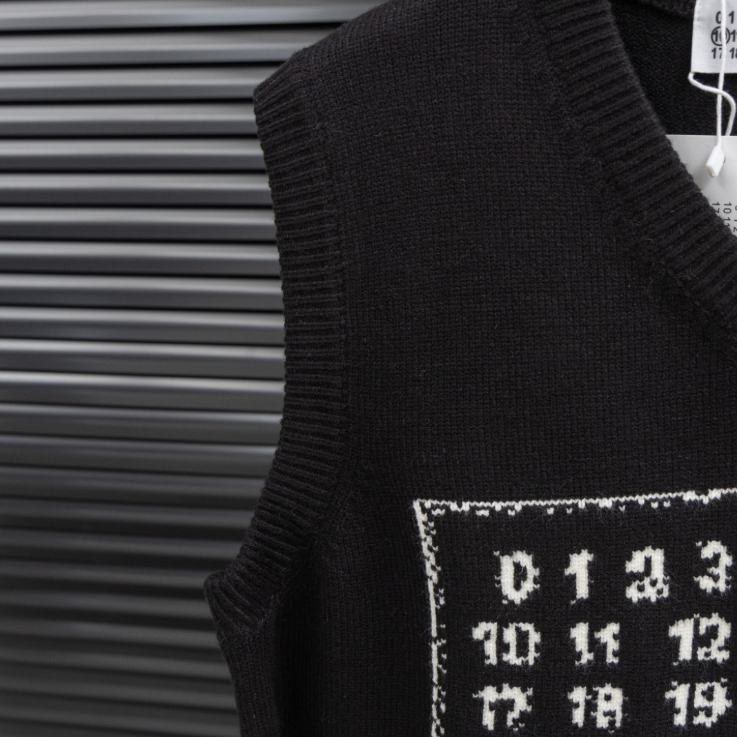 MAISON MARGIELA MM6 NUMERIC V-NECK KNIT SWEATER VEST – 1:1 HIGH END