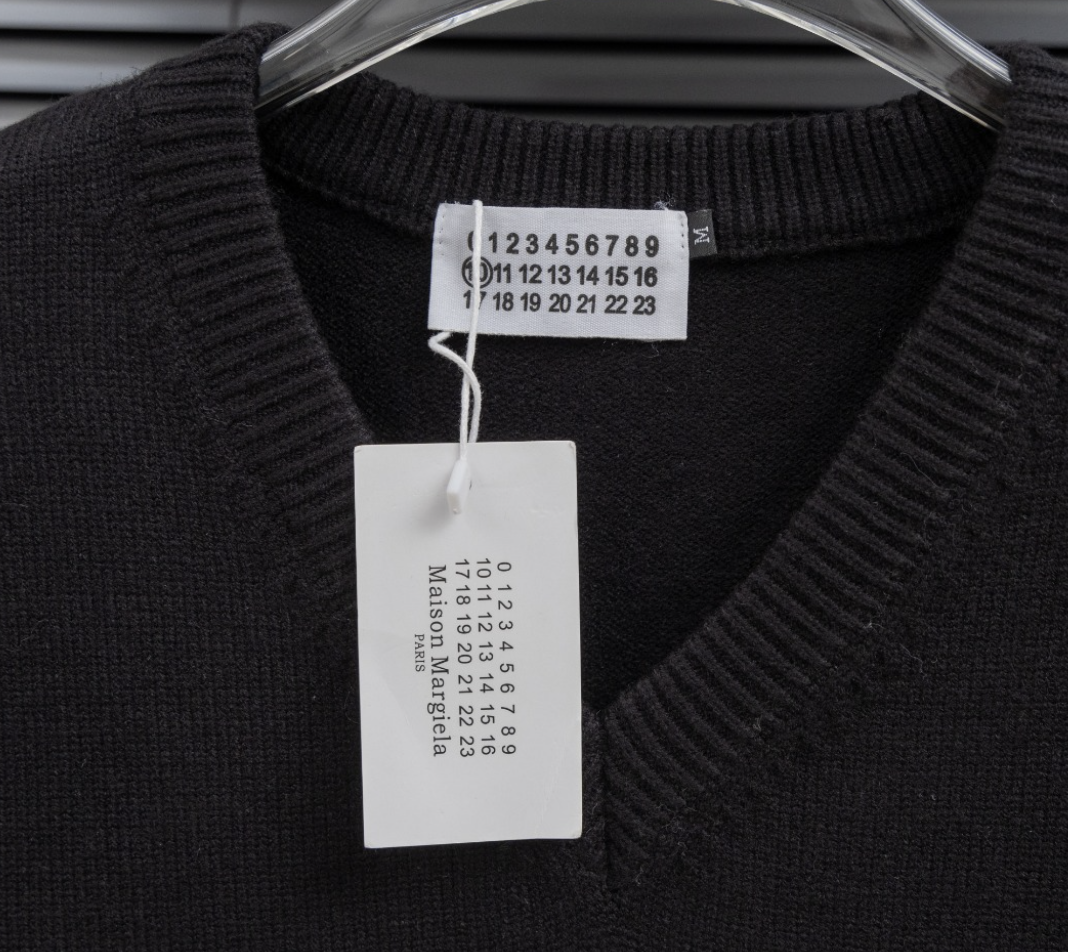 MAISON MARGIELA MM6 NUMERIC V-NECK KNIT SWEATER VEST – 1:1 HIGH END