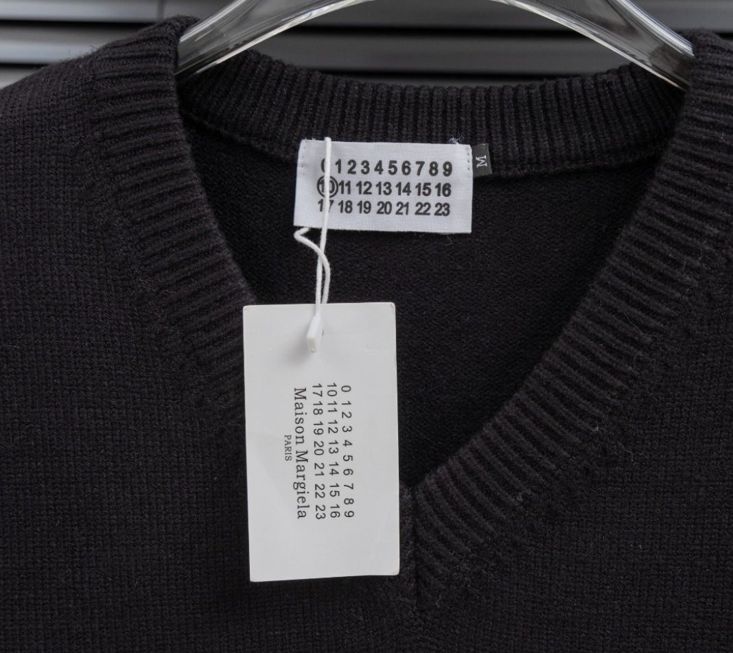 MAISON MARGIELA MM6 NUMERIC V-NECK KNIT SWEATER VEST – 1:1 HIGH END