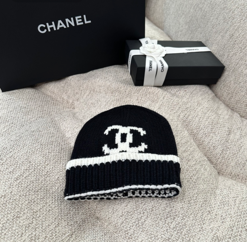 CHANEL-STYLE KNIT BEANIE – HIGH QUALITY 1:1