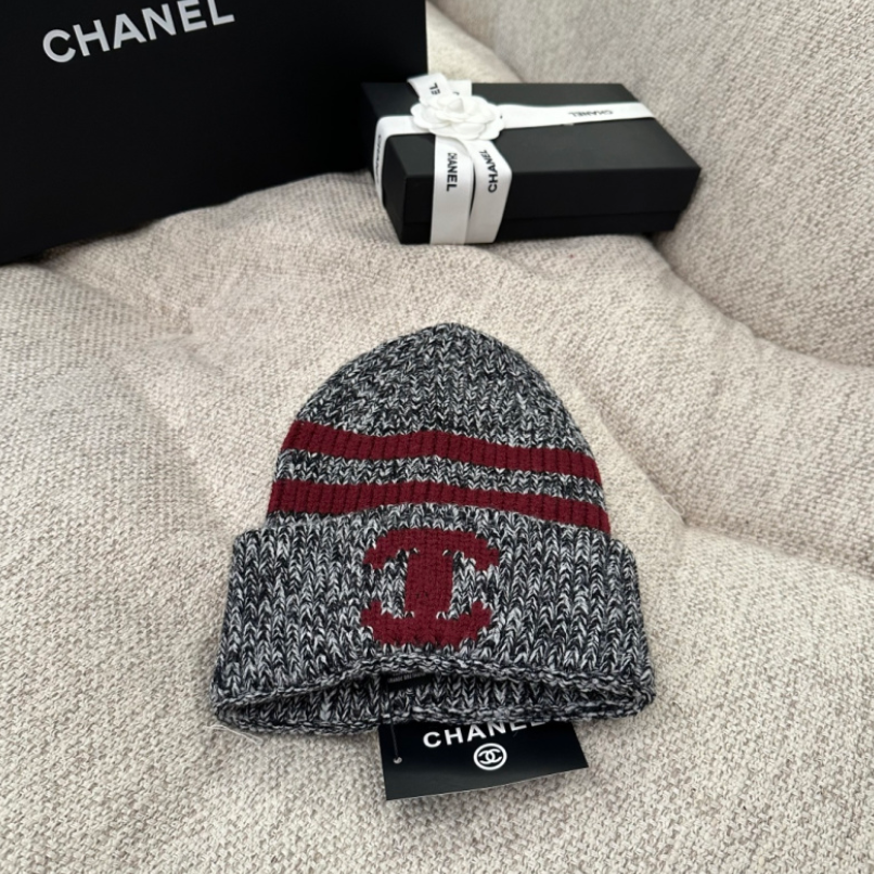 CHANEL-STYLE KNIT BEANIE – HIGH QUALITY 1:1