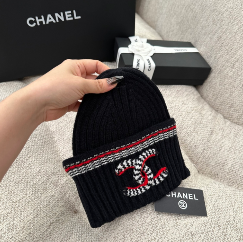CHANEL-STYLE KNIT BEANIE – HIGH QUALITY 1:1