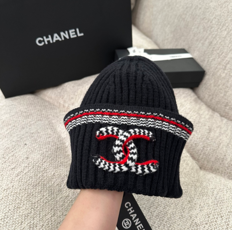 CHANEL-STYLE KNIT BEANIE – HIGH QUALITY 1:1