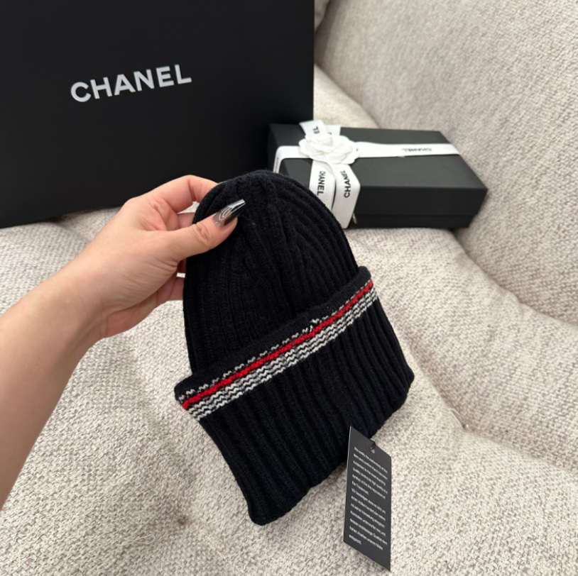 CHANEL-STYLE KNIT BEANIE – HIGH QUALITY 1:1