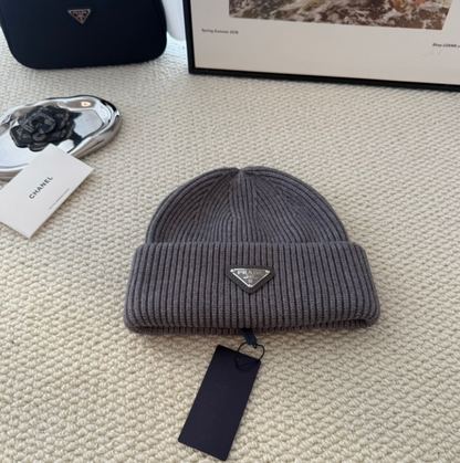 PRADA EMBROIDERED LOGO TWO-TONE BASEBALL CAP – BLACK / WHITE – 1:1 HIGH END