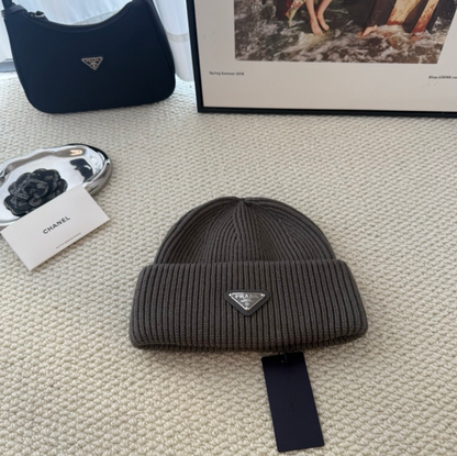 PRADA EMBROIDERED LOGO TWO-TONE BASEBALL CAP – BLACK / WHITE – 1:1 HIGH END