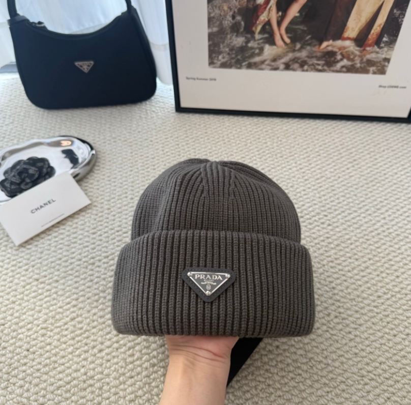 PRADA EMBROIDERED LOGO TWO-TONE BASEBALL CAP – BLACK / WHITE – 1:1 HIGH END