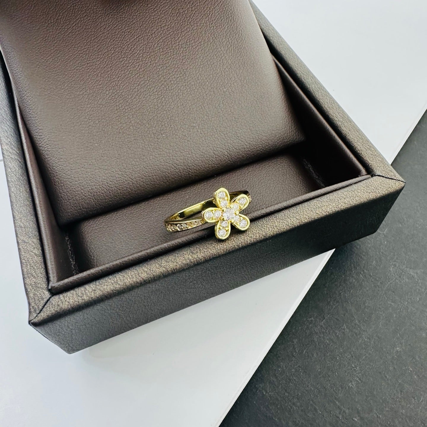 VAN CLEEF & ARPELS SWEET ALHAMBRA FLOWER RING – FULL SET – 1:1 HIGH END