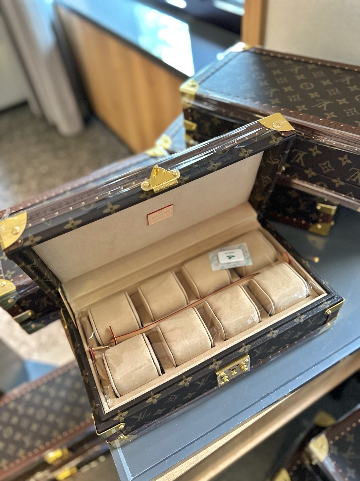 LOUIS VUITTON  COFFRET 8 MONTRES – Full Set  - 1:1 HIGH END
