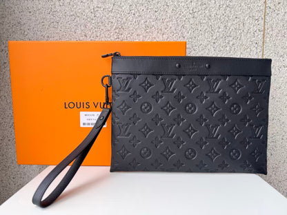 Louis Vuitton Pochette Voyage MM – Monogram Empreinte Noir - Bag / Black 1:1