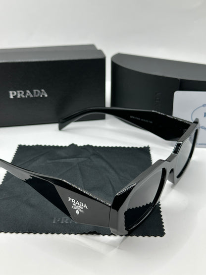 Prada Sonnenbrille in Schwarz mit dunkle Gläser P5