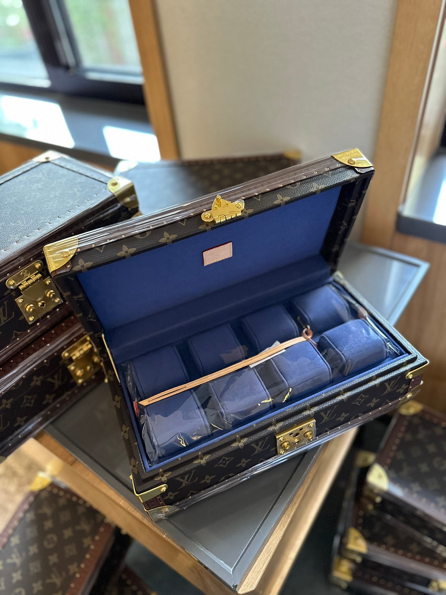 LOUIS VUITTON  COFFRET 8 MONTRES – Full Set  - 1:1 HIGH END