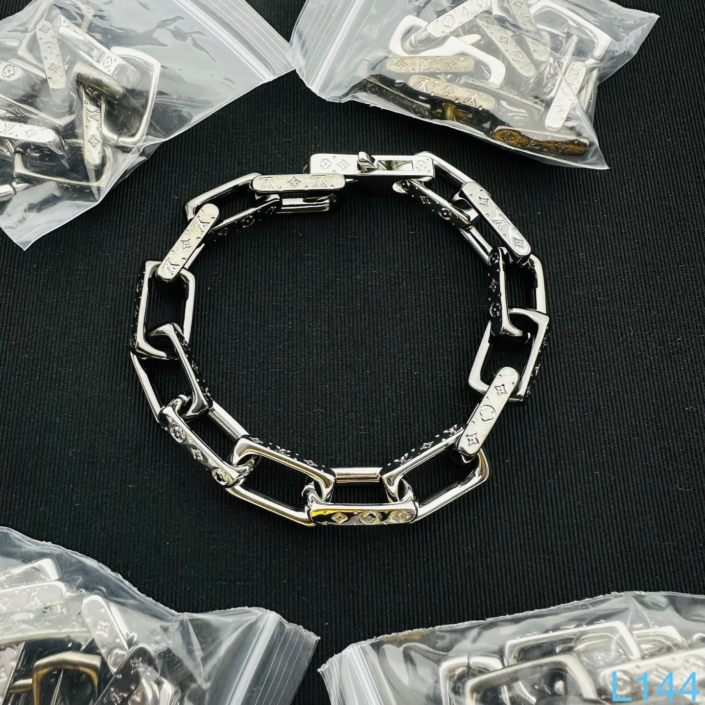LOUIS VUITTON CHAIN LINKS BRACELET – FULL SET – 1:1 HIGH END