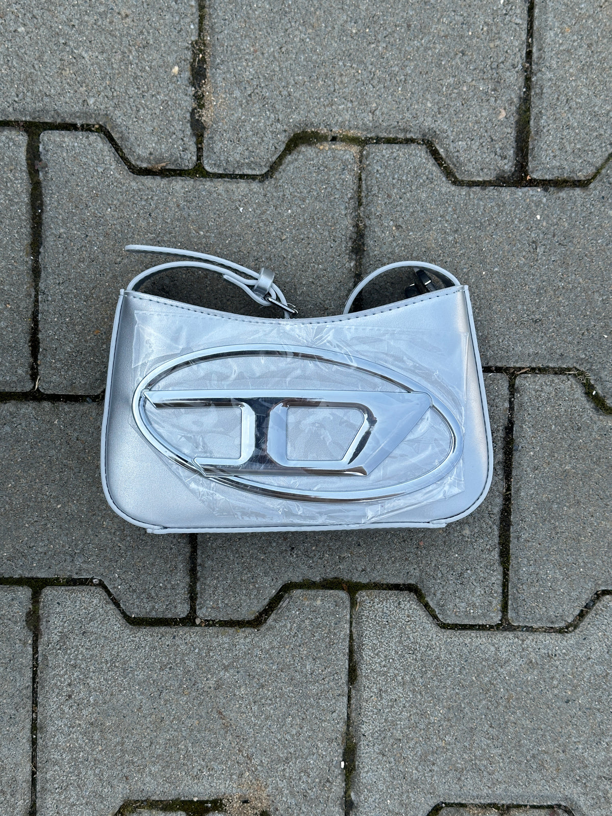 DIESEL HANDTASCHE SILBER MIT OVALEM D-LOGO AUS METALL | 1:1 REPLICA