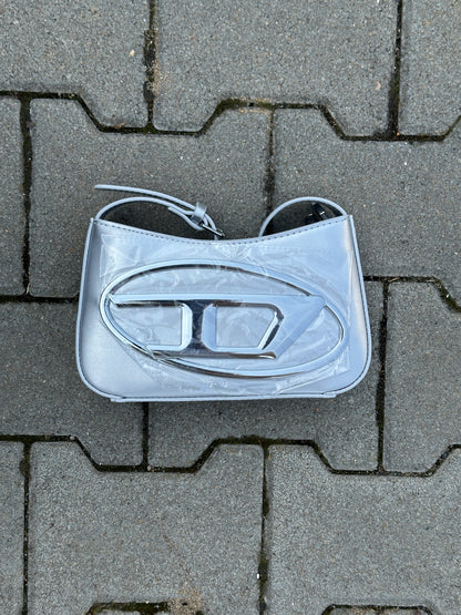 DIESEL HANDTASCHE SILBER MIT OVALEM D-LOGO AUS METALL | 1:1 REPLICA