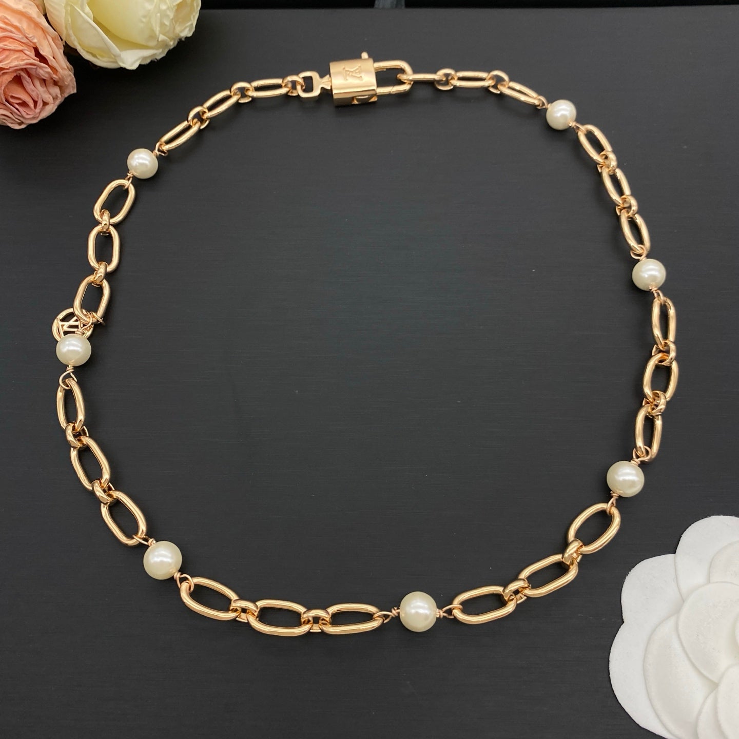 LOUIS VUITTON PEARL CHAIN NECKLACE – Full Set - 1:1 HIGH END