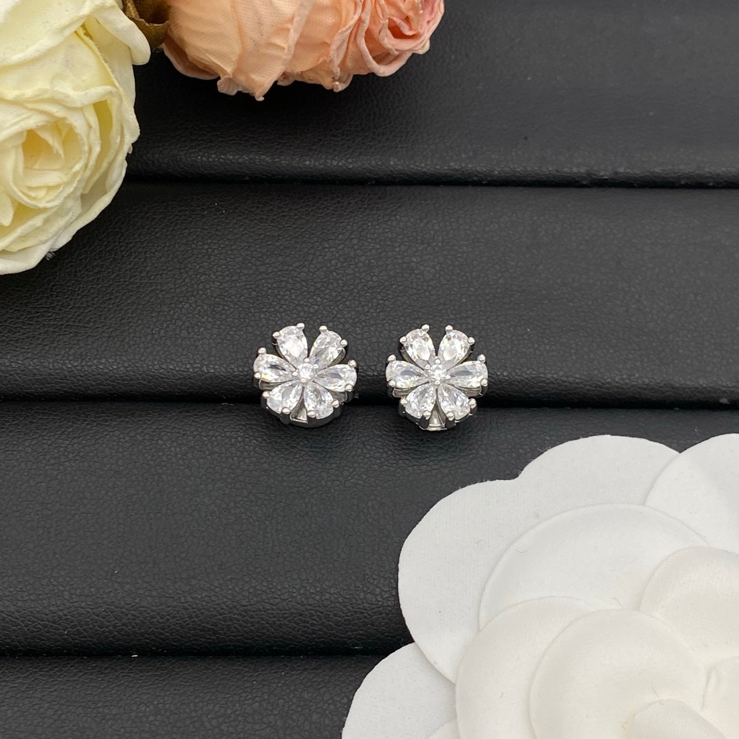 VAN CLEEF & ARPELS DAISY EARRINGS – FULL SET – 1:1 HIGH END