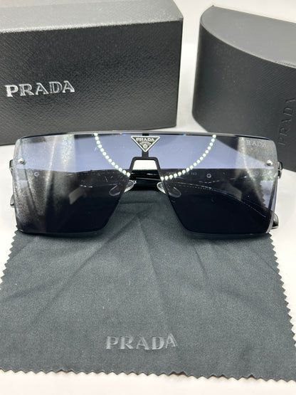 Prada Sonnenbrille in Schwarz mit helle Gläser P3