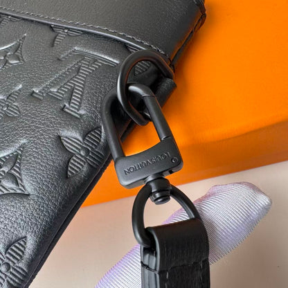 Louis Vuitton Pochette Voyage MM – Monogram Empreinte Noir - Bag / Black 1:1