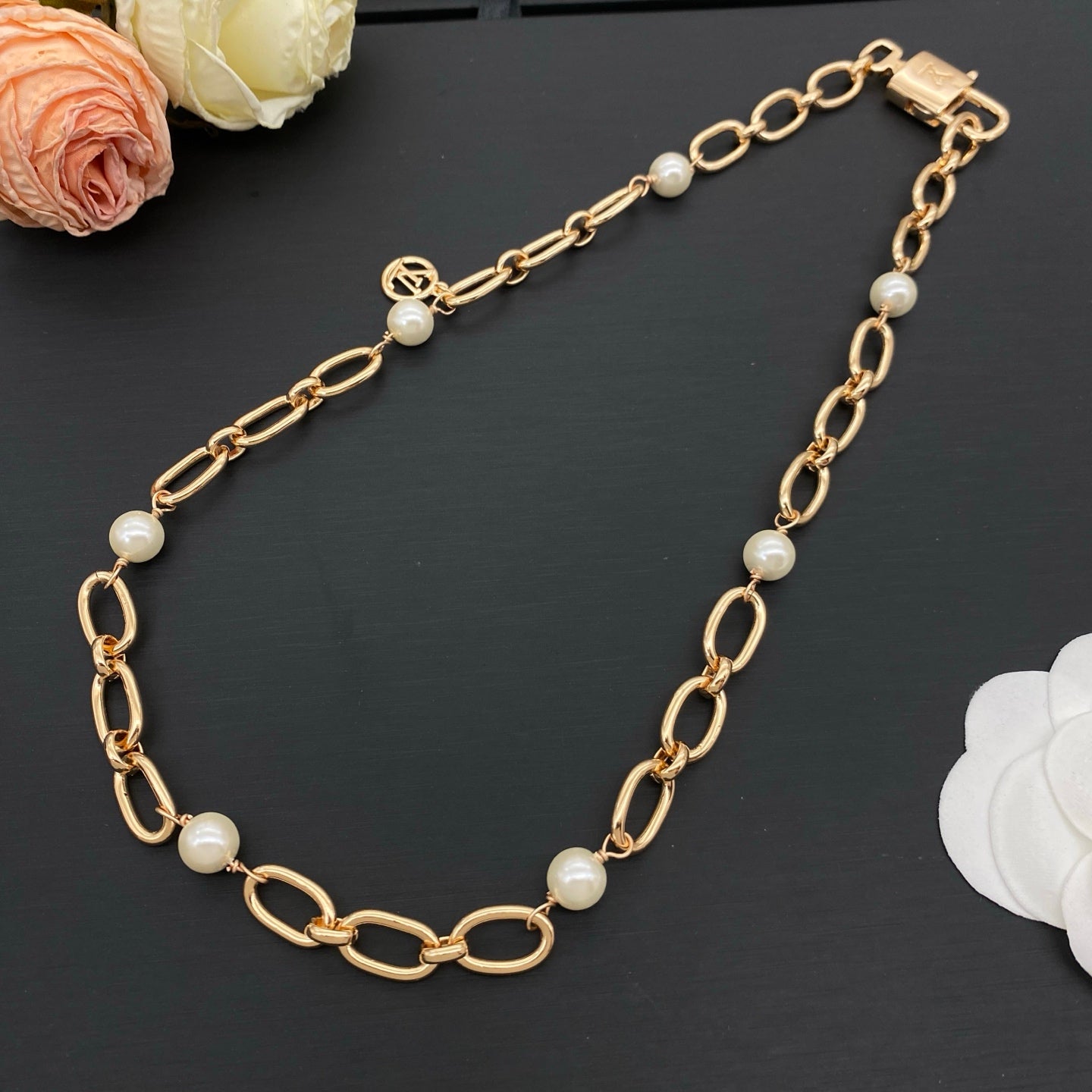 LOUIS VUITTON PEARL CHAIN NECKLACE – Full Set - 1:1 HIGH END