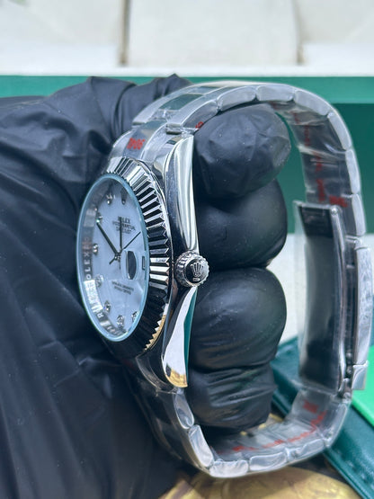 U1 Factory Rolex Datejust, 41mm Stahl, Perlmutt-Zifferblatt mit Diamantindizes, geriffelte Lünette - Automatik
