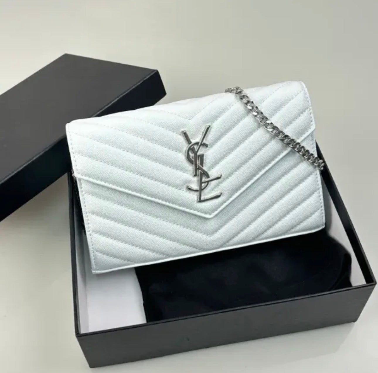 SAINT LAURENT CASSANDRE ENVELOPE CHAIN WALLET IN GRAIN DE POUDRE LEATHER - mit Box – 1:1 HIGH END
