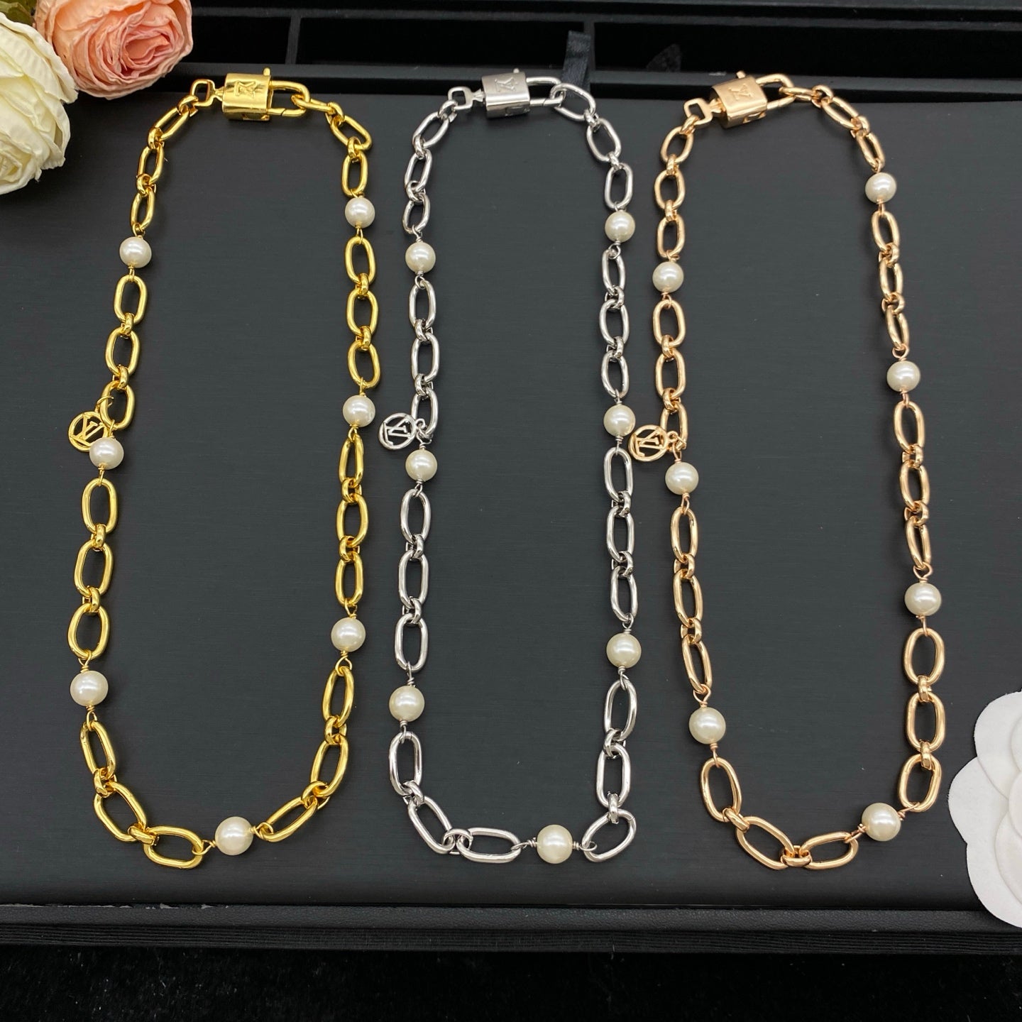 LOUIS VUITTON PEARL CHAIN NECKLACE – Full Set - 1:1 HIGH END