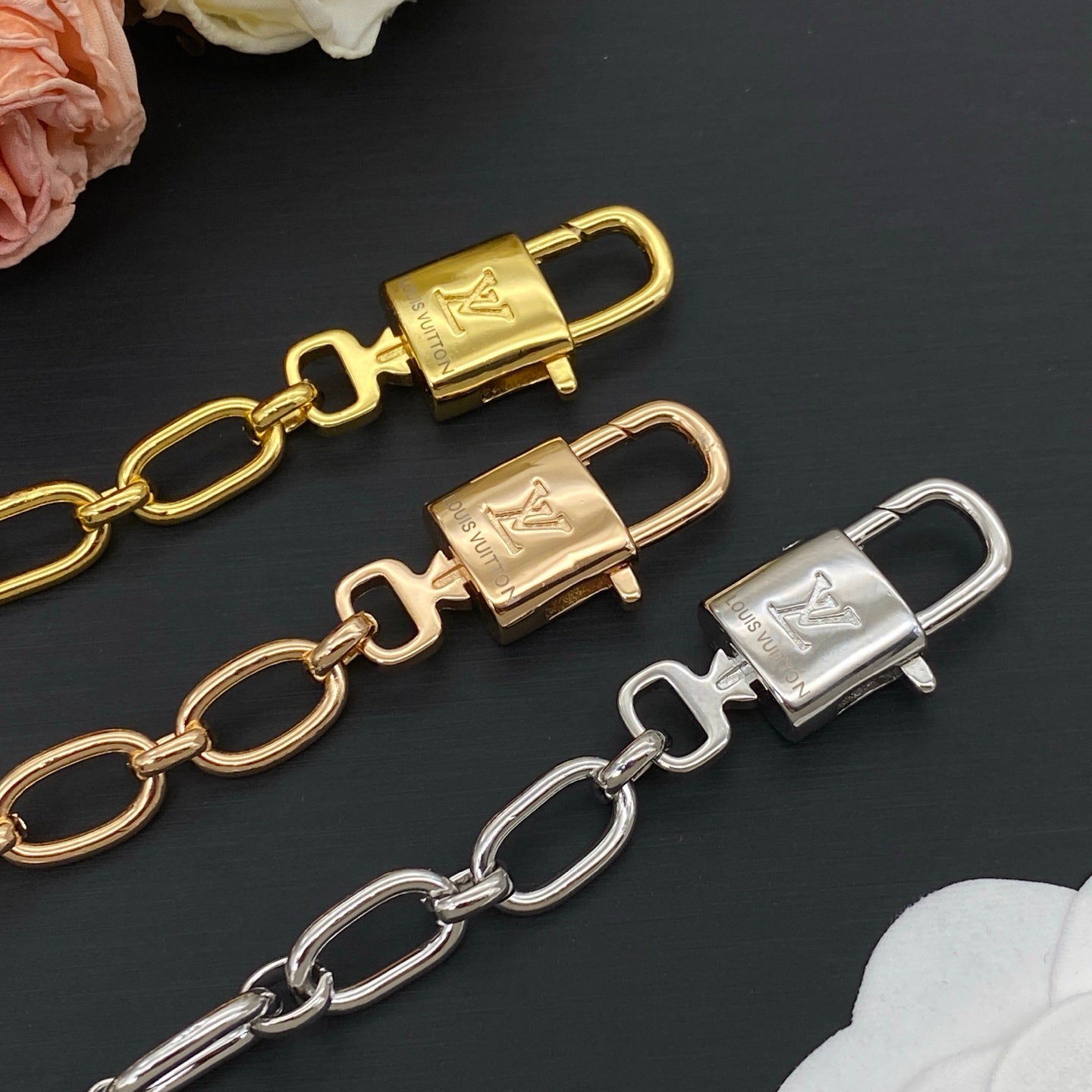LOUIS VUITTON PEARL CHAIN NECKLACE – Full Set - 1:1 HIGH END