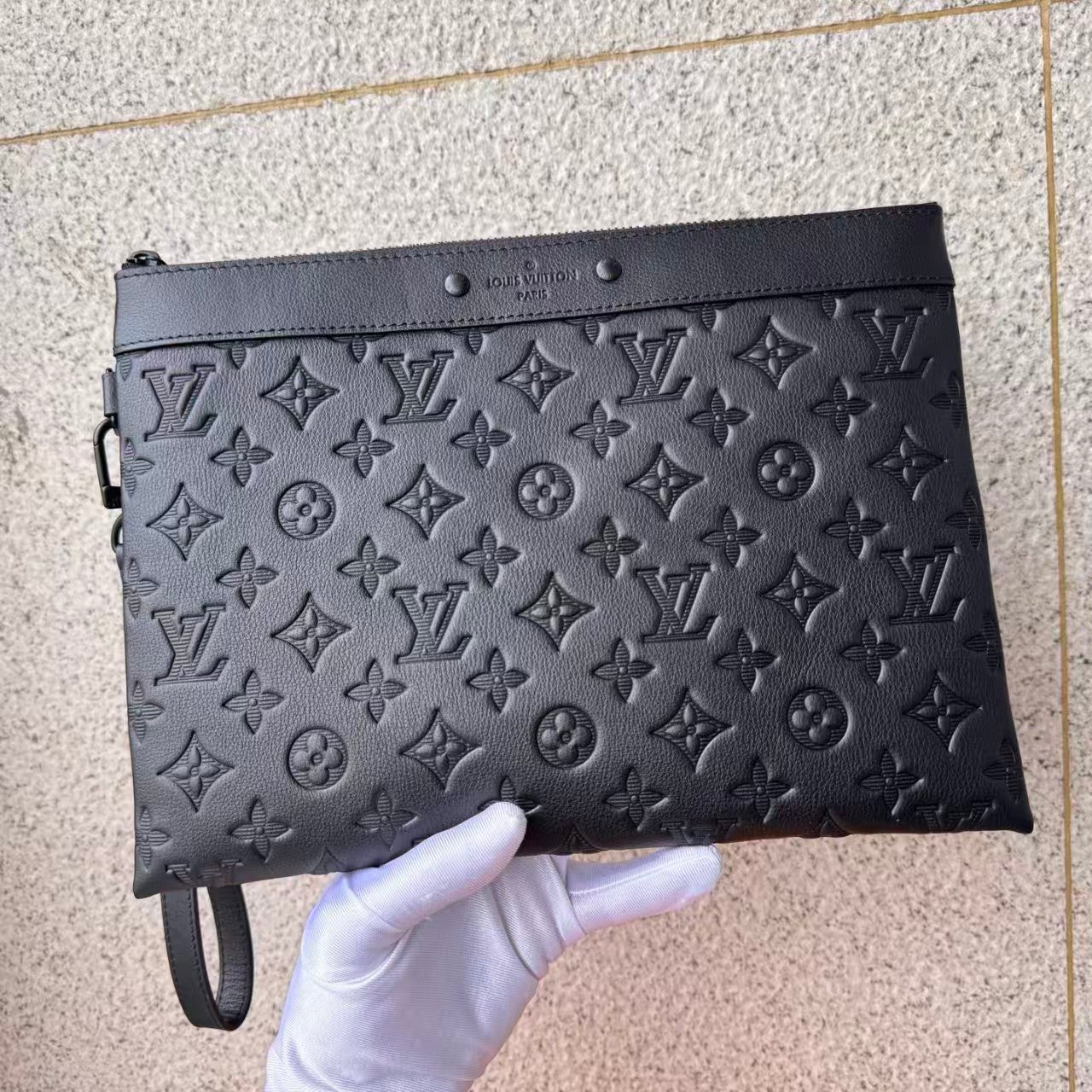 Louis Vuitton Pochette Voyage MM – Monogram Empreinte Noir - Bag / Black 1:1