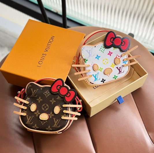 LOUIS VUITTON & HELLO KITTY - SCHLÜSSELANHÄNGER / KEYCHAIN SET - MIT BOX - HIGH END 1:1