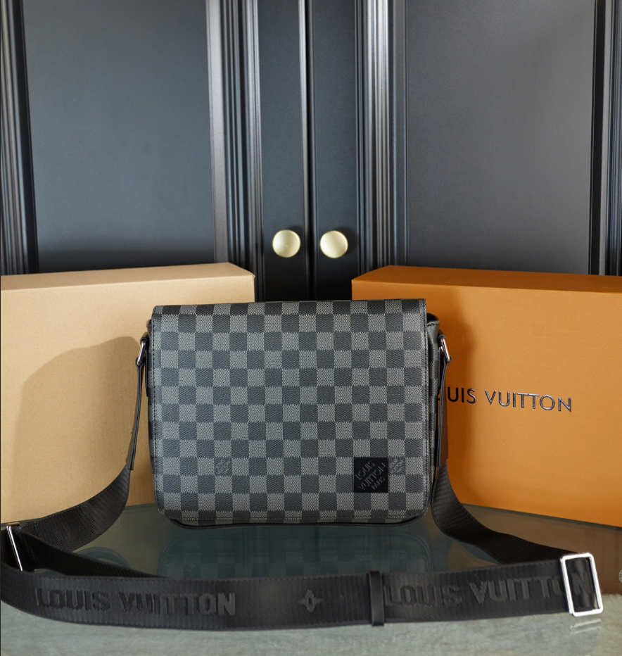 LOUIS VUITTON DISTRICT PM – Full Set  - 1:1 HIGH END