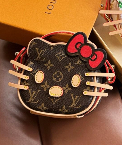 LOUIS VUITTON & HELLO KITTY - SCHLÜSSELANHÄNGER / KEYCHAIN SET - MIT BOX - HIGH END 1:1