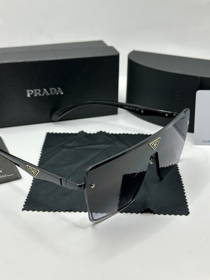 Prada Sonnenbrille in Schwarz mit dunkle Gläser P2