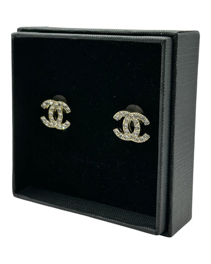Chanel Logo Ohrringe in Gold mit Diamanten
