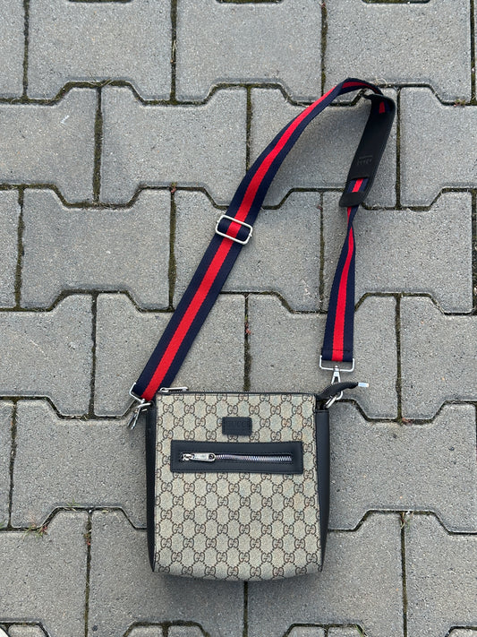 GUCCI UMHÄNGETASCHE MIT GG-MONOGRAMM UND WEB-STRAP | 1:1 REPLICA | PU LEDER