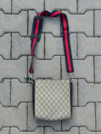 GUCCI UMHÄNGETASCHE MIT GG-MONOGRAMM UND WEB-STRAP | 1:1 REPLICA | PU LEDER