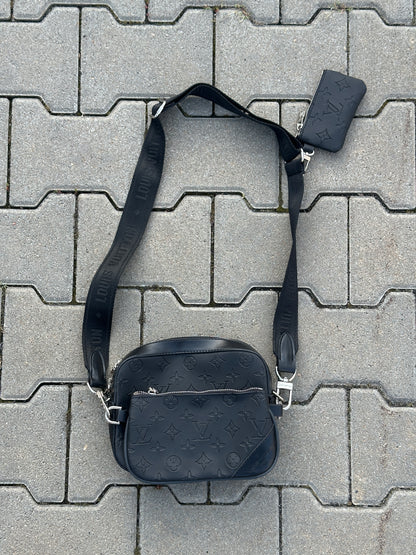 LOUIS VUITTON UMHÄNGETASCHE MONOGRAM IN SCHWARZ MIT POCHETTE 1:1 REPLICA | PU LEDER